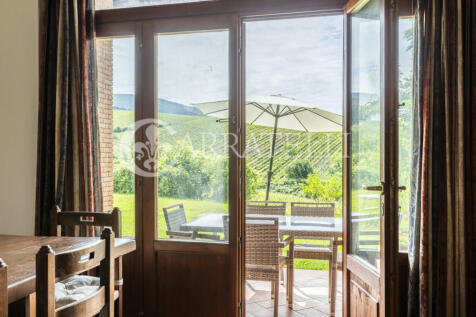 Casale con giardino 