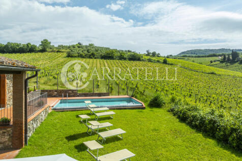 Casale con giardino 