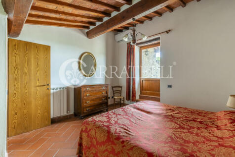Casale con giardino 