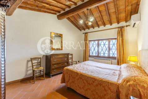 Casale con giardino 