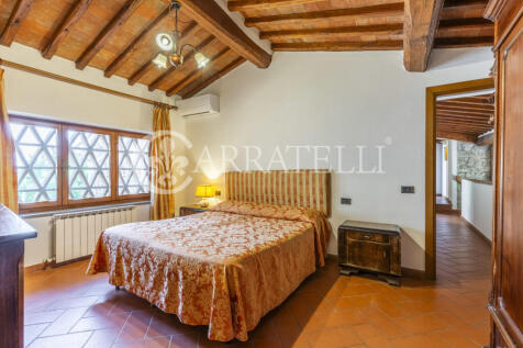 Casale con giardino 