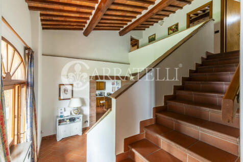 Casale con giardino 