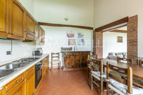 Casale con giardino 