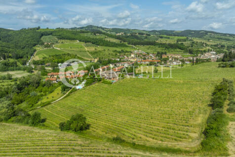 Casale con giardino 