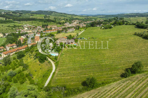 Casale con giardino 
