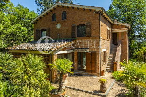 Casale con piscina e