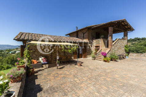 Casale con piscina a