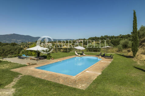 Casale con piscina a