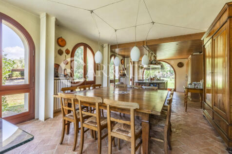 Paciano Tenuta con v