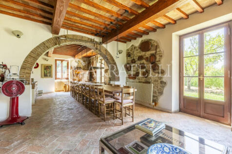 Paciano Tenuta con v