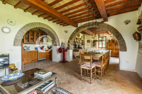 Paciano Tenuta con v