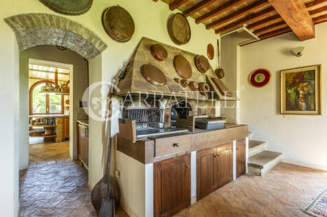 Paciano Tenuta con v