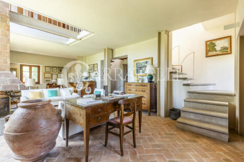 Paciano Tenuta con v
