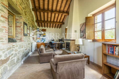 Paciano Tenuta con v
