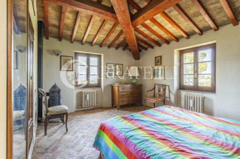 Paciano Tenuta con v