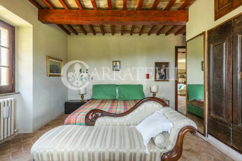 Paciano Tenuta con v