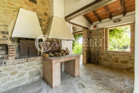 Paciano Tenuta con v
