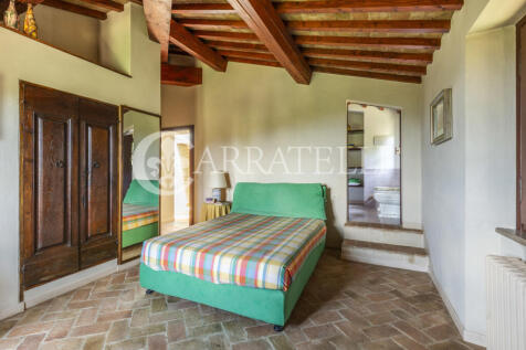 Paciano Tenuta con v