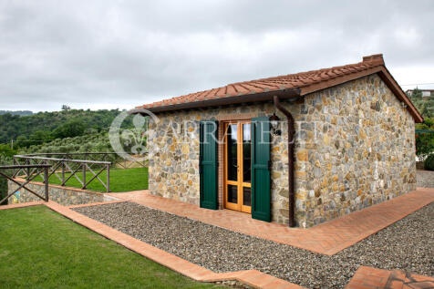 Casale con terreno a