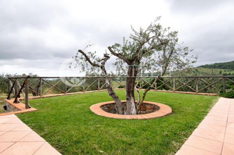 Casale con terreno a