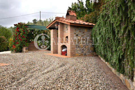 Casale con terreno a