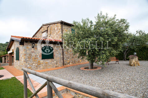 Casale con terreno a