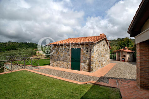 Casale con terreno a
