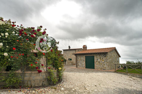 Casale con terreno a