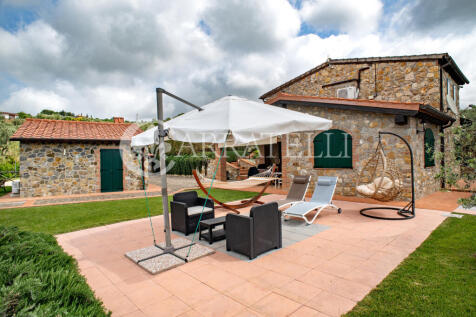 Casale con terreno a