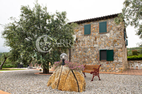 Casale con terreno a
