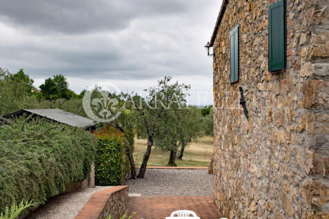 Casale con terreno a