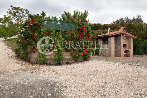 Casale con terreno a