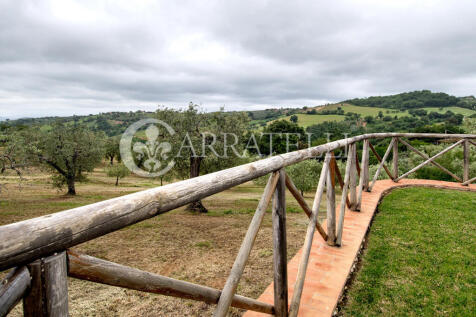 Casale con terreno a