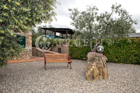 Casale con terreno a
