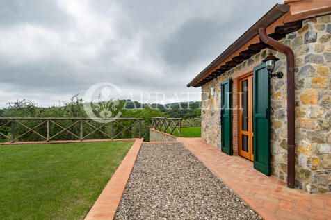 Casale con terreno a