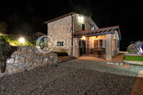 Casale con terreno a