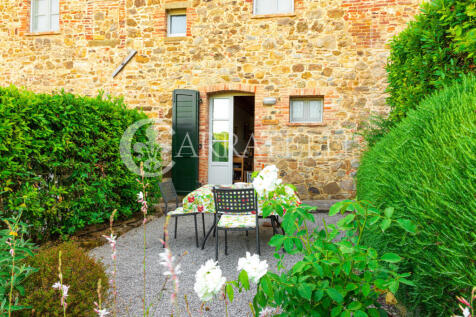 Villa con Borgo Pisc