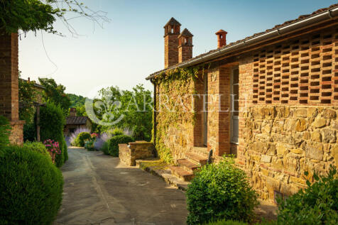 Villa con Borgo Pisc