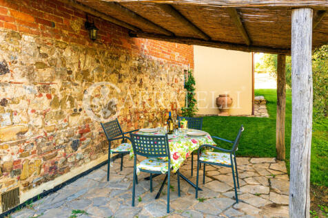 Villa con Borgo Pisc