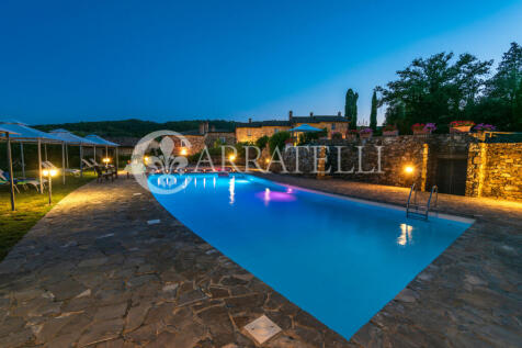 Villa con Borgo Pisc