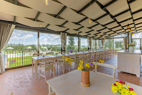 Tenuta con Resort e 
