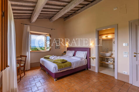 Tenuta con Resort e 