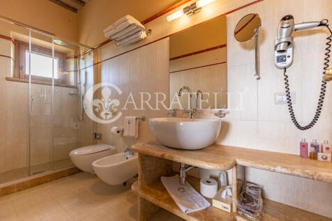 Tenuta con Resort e 