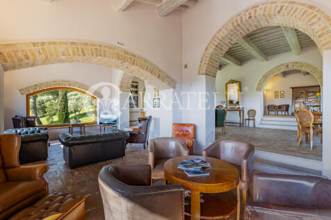 Tenuta con Resort e 