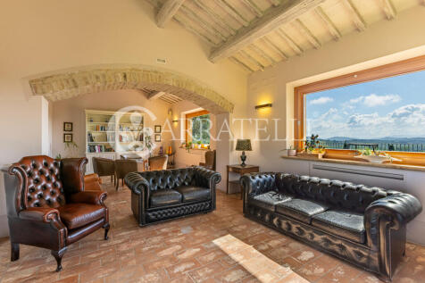 Tenuta con Resort e 