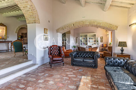 Tenuta con Resort e 