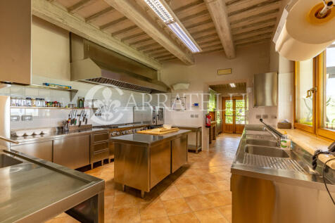 Tenuta con Resort e 