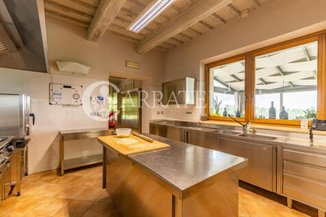 Tenuta con Resort e 