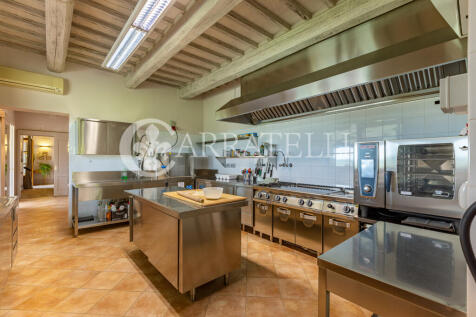 Tenuta con Resort e 