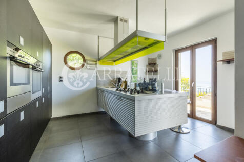 Villa con affaccio s